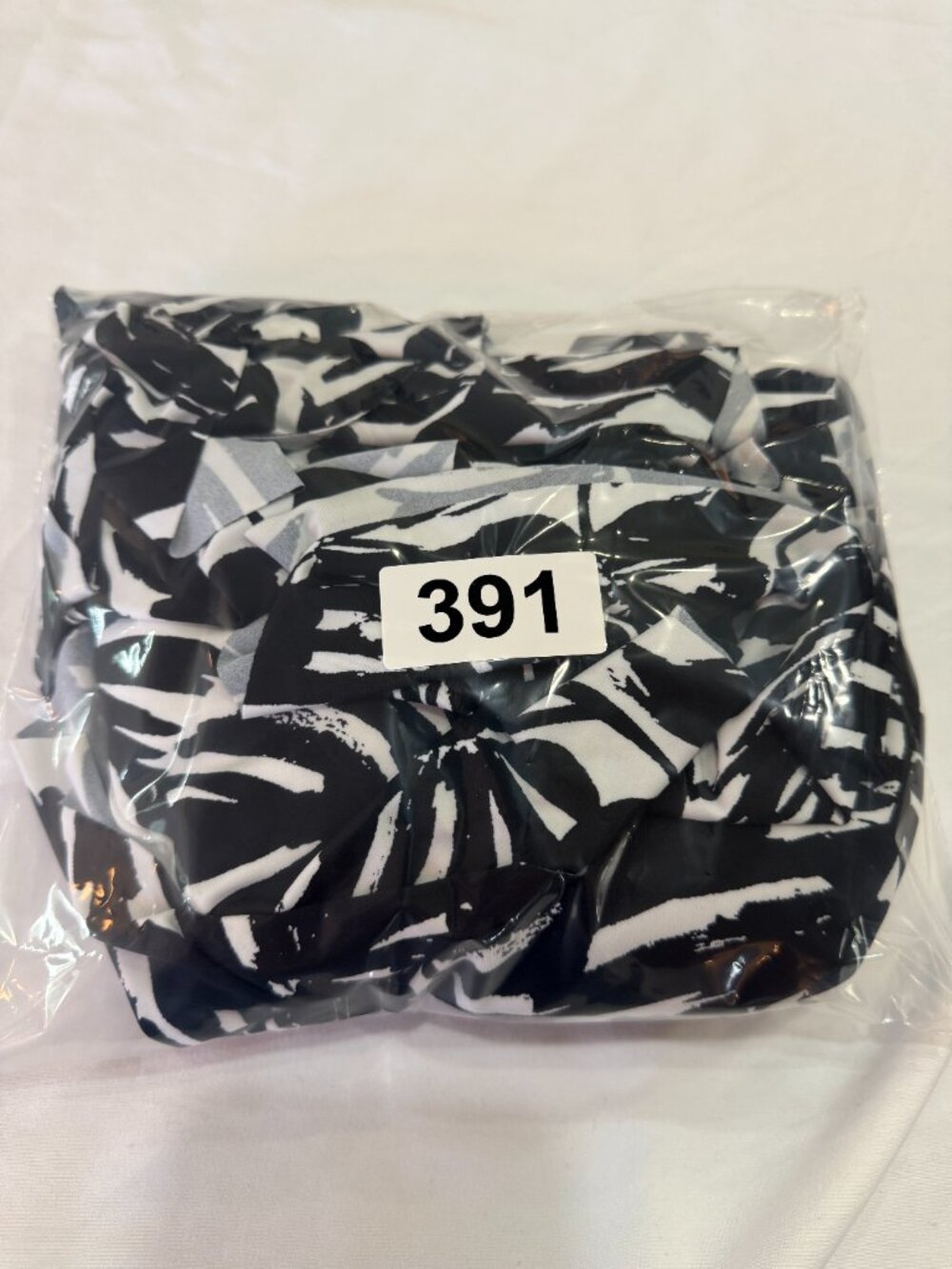 Island Escape Black White Tropical Underwire Tankini Swim Top NWT Size 12 - Picture 9 of 9